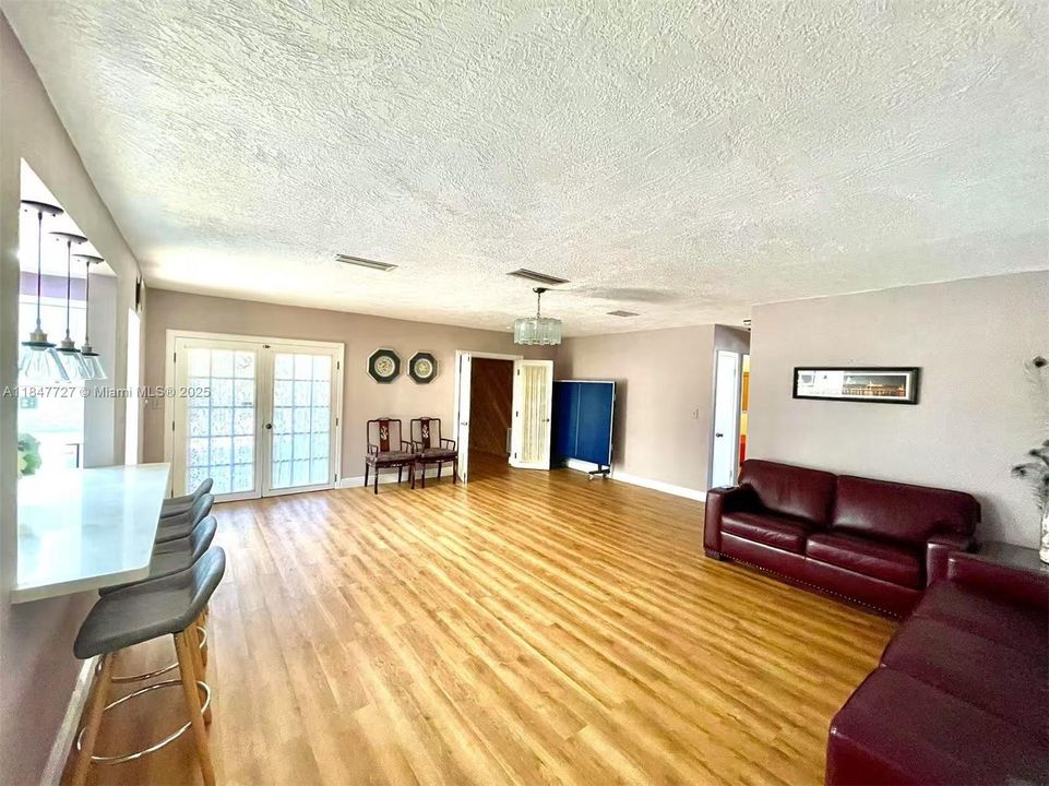 For Sale: $759,000 (3 beds, 2 baths, 1964 Square Feet)