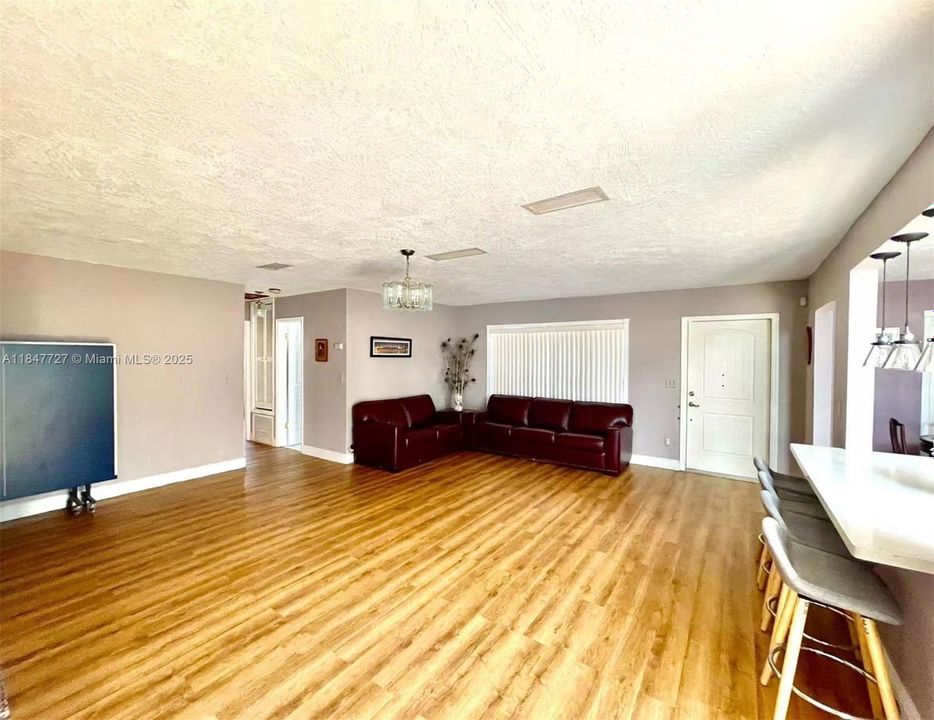 For Sale: $759,000 (3 beds, 2 baths, 1964 Square Feet)