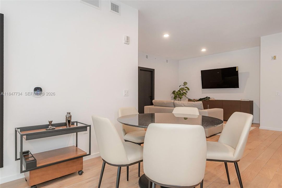 En Venta: $1,300,000 (2 camas, 3 baños, 1043 Pies cuadrados)