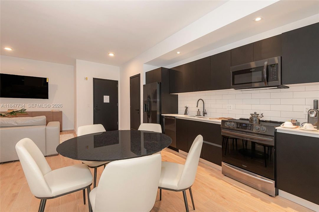 En Venta: $1,300,000 (2 camas, 3 baños, 1043 Pies cuadrados)