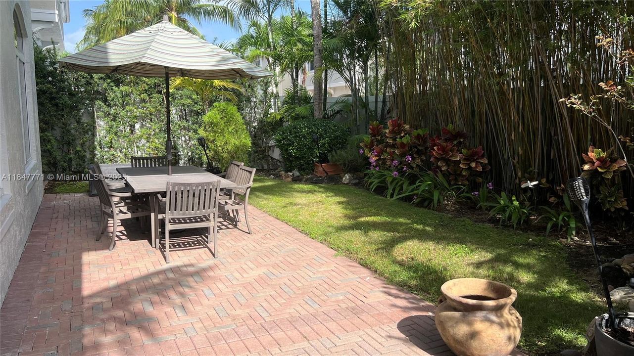 Recently Sold: $1,640,000 (4 beds, 3 baths, 2770 Square Feet)