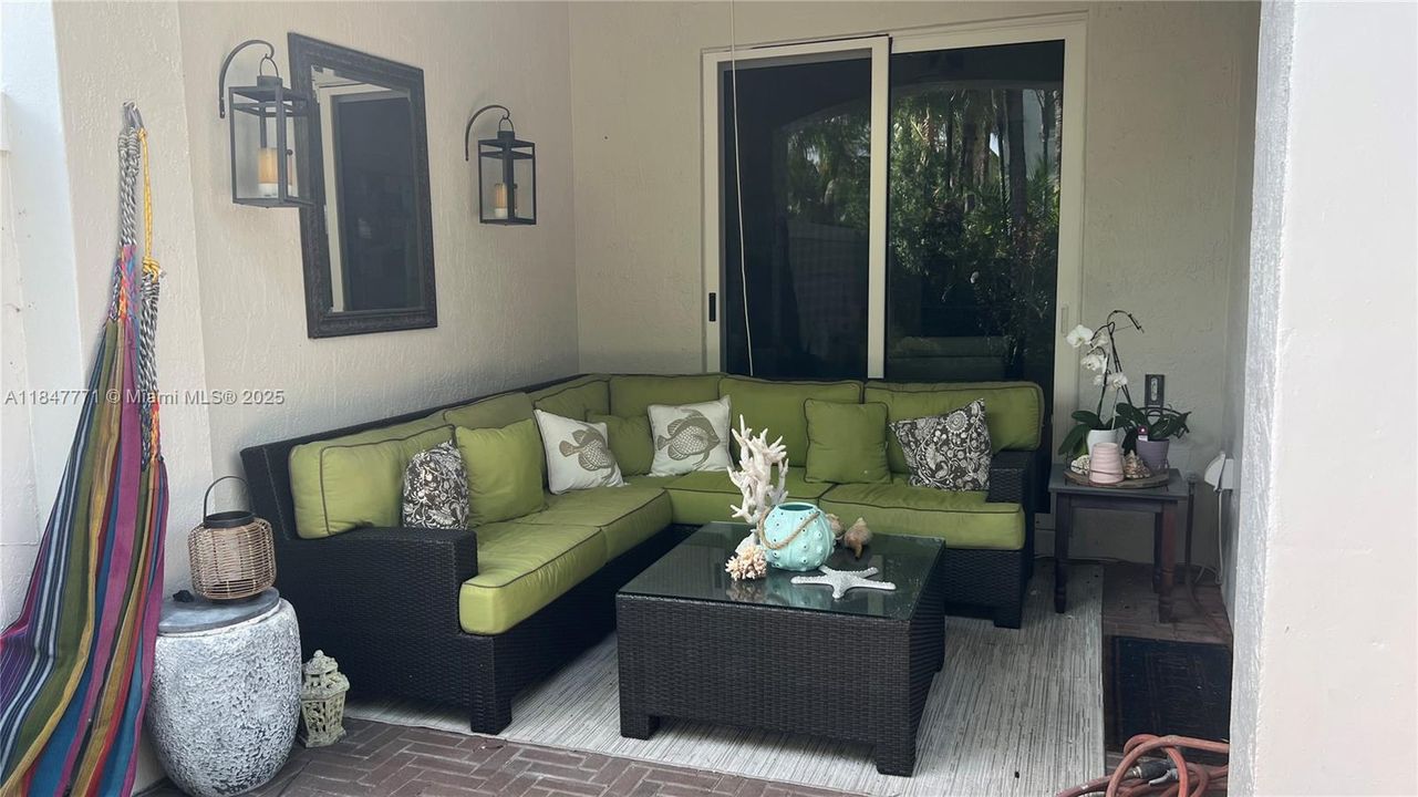 Recently Sold: $1,640,000 (4 beds, 3 baths, 2770 Square Feet)