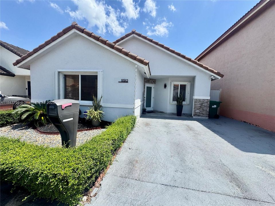 待售: $525,000 (3 贝兹, 2 浴室, 1090 平方英尺)