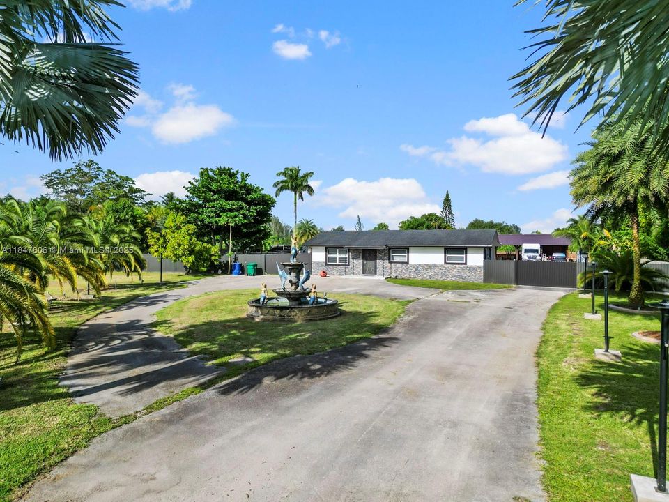 待售: $1,100,000 (6 贝兹, 3 浴室, 1845 平方英尺)