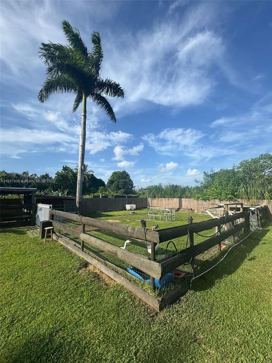 待售: $1,100,000 (6 贝兹, 3 浴室, 1845 平方英尺)