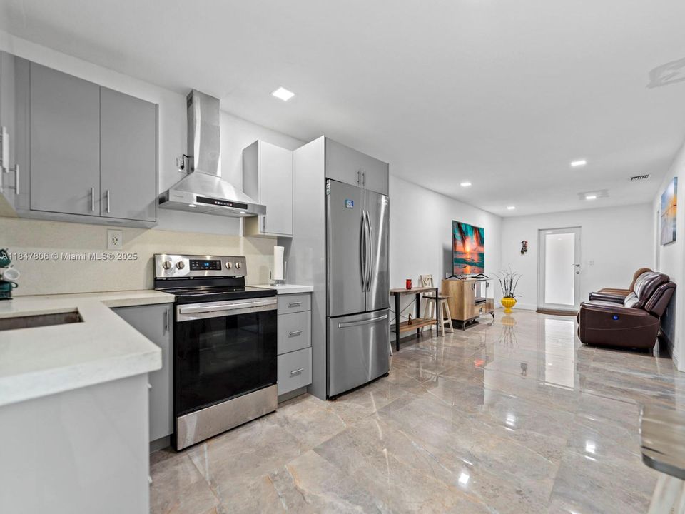 待售: $1,100,000 (6 贝兹, 3 浴室, 1845 平方英尺)