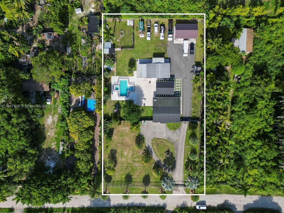 待售: $1,100,000 (6 贝兹, 3 浴室, 1845 平方英尺)