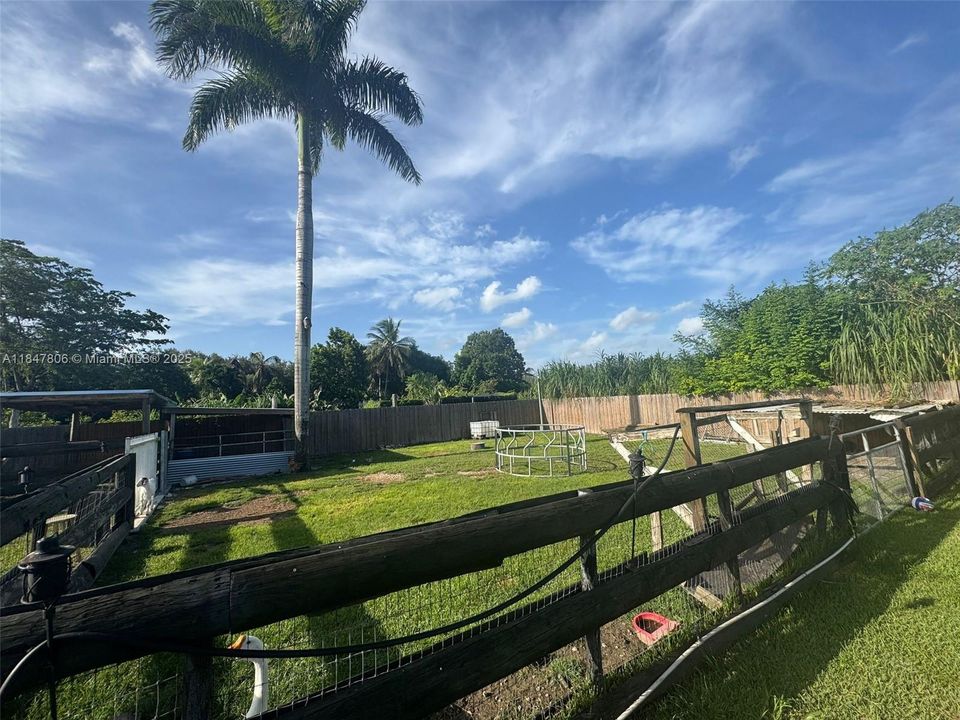 待售: $1,100,000 (6 贝兹, 3 浴室, 1845 平方英尺)