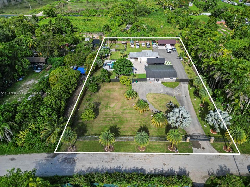 待售: $1,100,000 (6 贝兹, 3 浴室, 1845 平方英尺)