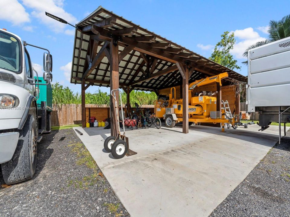 待售: $1,100,000 (6 贝兹, 3 浴室, 1845 平方英尺)