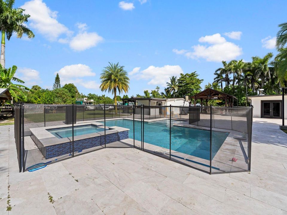 待售: $1,100,000 (6 贝兹, 3 浴室, 1845 平方英尺)