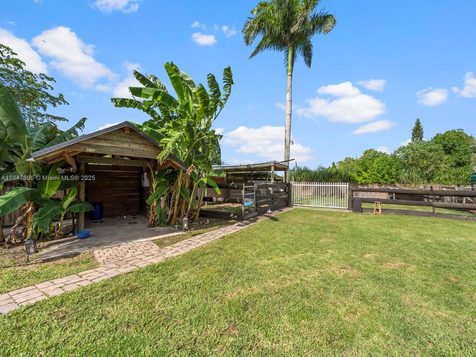 待售: $1,100,000 (6 贝兹, 3 浴室, 1845 平方英尺)