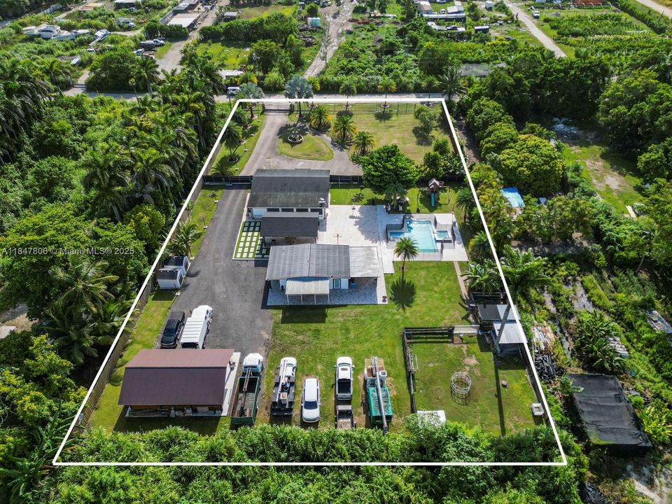 待售: $1,100,000 (6 贝兹, 3 浴室, 1845 平方英尺)