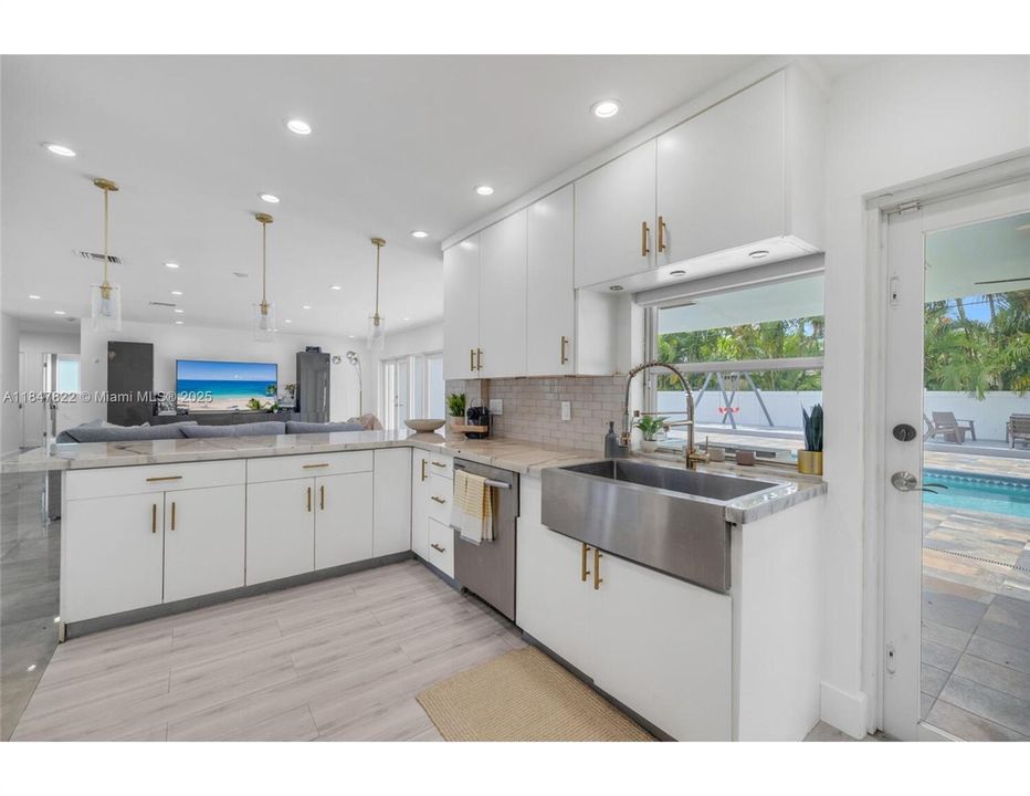 For Sale: $1,586,000 (5 beds, 3 baths, 2837 Square Feet)