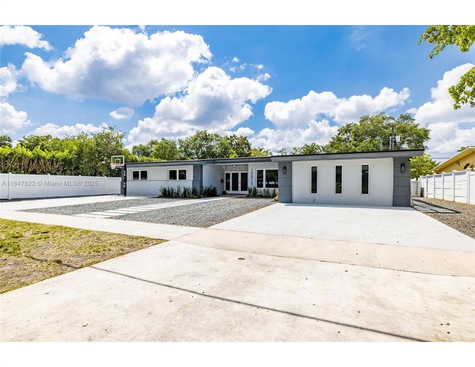 For Sale: $1,586,000 (5 beds, 3 baths, 2837 Square Feet)