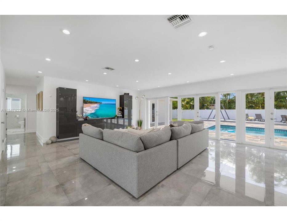 For Sale: $1,586,000 (5 beds, 3 baths, 2837 Square Feet)
