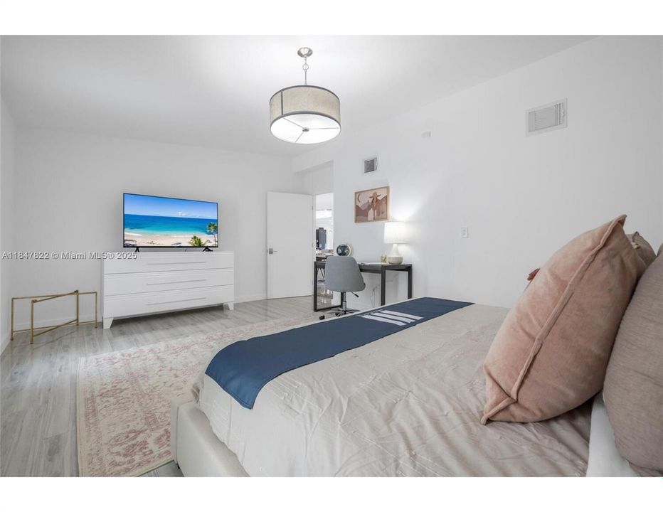 For Sale: $1,586,000 (5 beds, 3 baths, 2837 Square Feet)