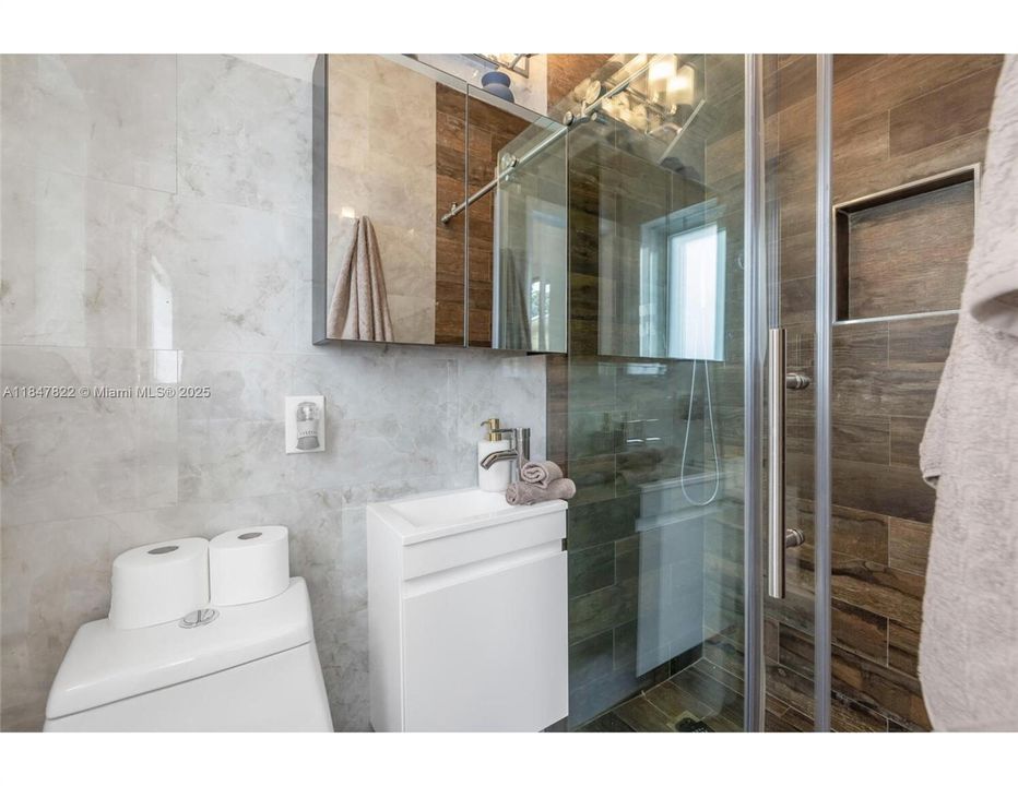 For Sale: $1,586,000 (5 beds, 3 baths, 2837 Square Feet)