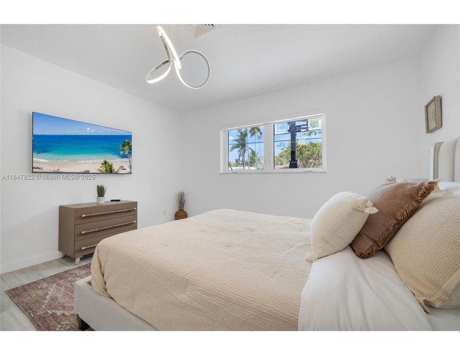 For Sale: $1,586,000 (5 beds, 3 baths, 2837 Square Feet)
