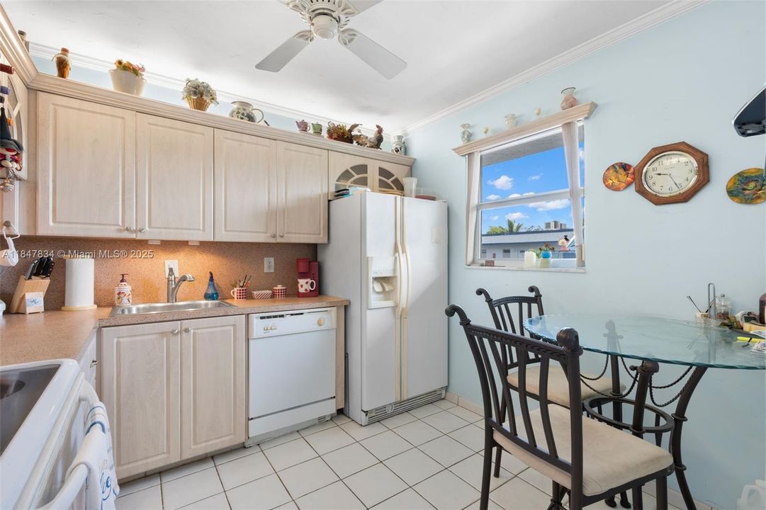 For Sale: $95,000 (2 beds, 2 baths, 958 Square Feet)