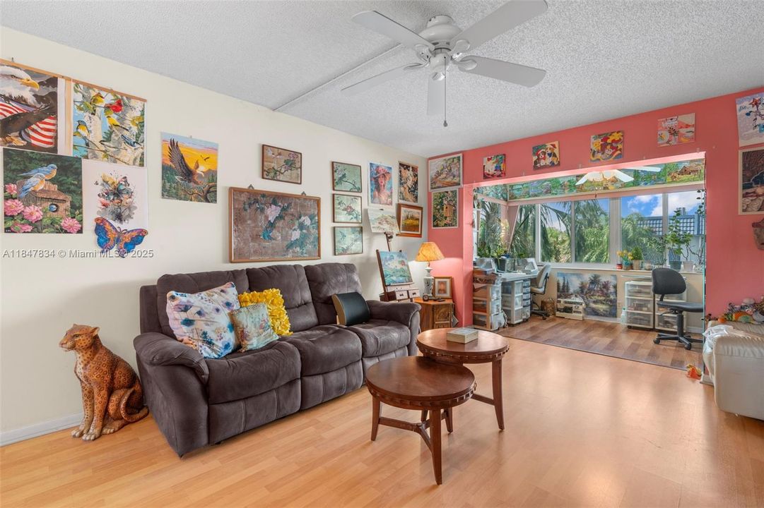 For Sale: $95,000 (2 beds, 2 baths, 958 Square Feet)