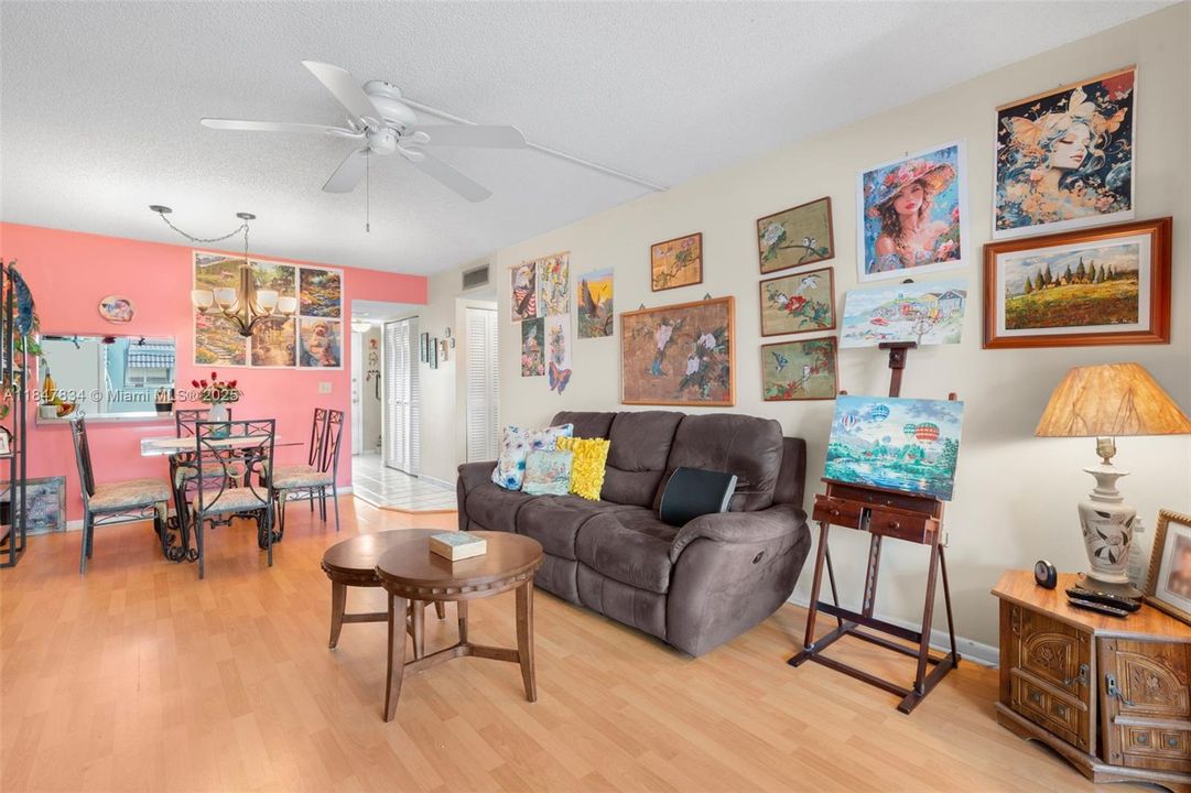 For Sale: $95,000 (2 beds, 2 baths, 958 Square Feet)