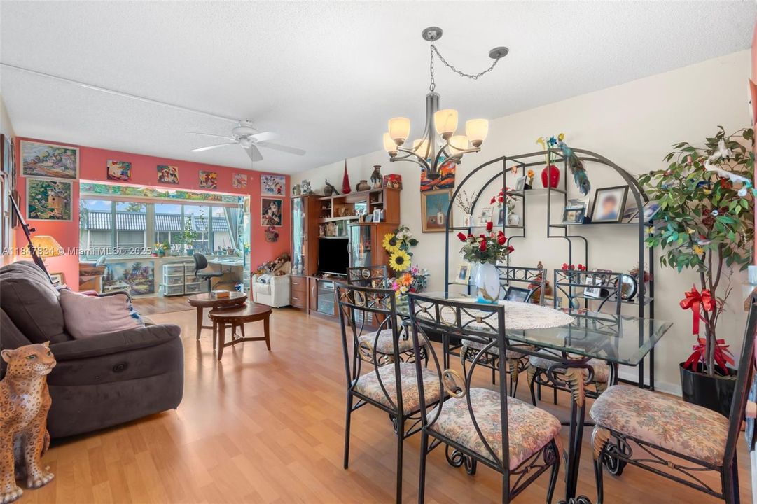 For Sale: $95,000 (2 beds, 2 baths, 958 Square Feet)