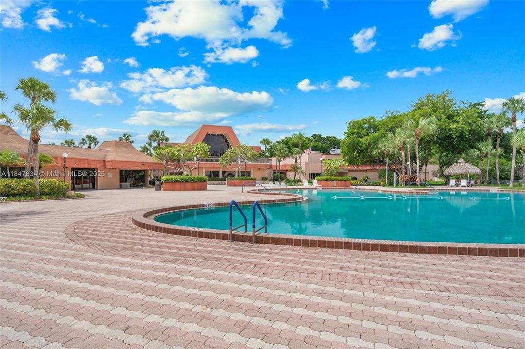 For Sale: $95,000 (2 beds, 2 baths, 958 Square Feet)
