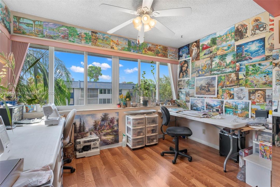 FLORIDA ROOM/DEN
