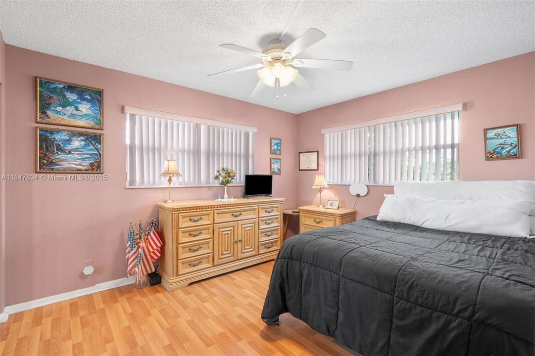 For Sale: $95,000 (2 beds, 2 baths, 958 Square Feet)