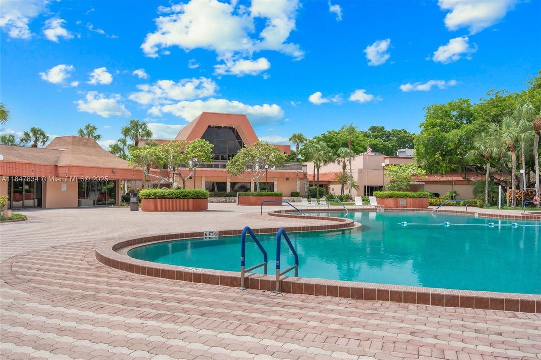 For Sale: $95,000 (2 beds, 2 baths, 958 Square Feet)