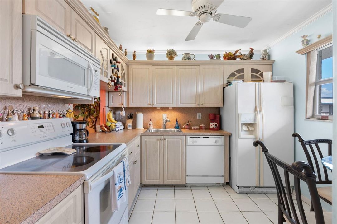 For Sale: $95,000 (2 beds, 2 baths, 958 Square Feet)
