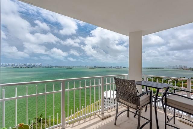 最近售出: $395,000 (2 贝兹, 2 浴室, 1268 平方英尺)