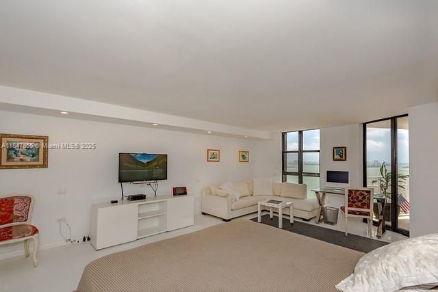 最近售出: $395,000 (2 贝兹, 2 浴室, 1268 平方英尺)