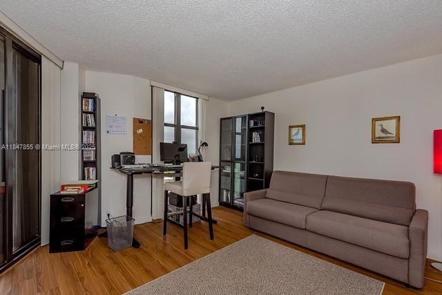 最近售出: $395,000 (2 贝兹, 2 浴室, 1268 平方英尺)