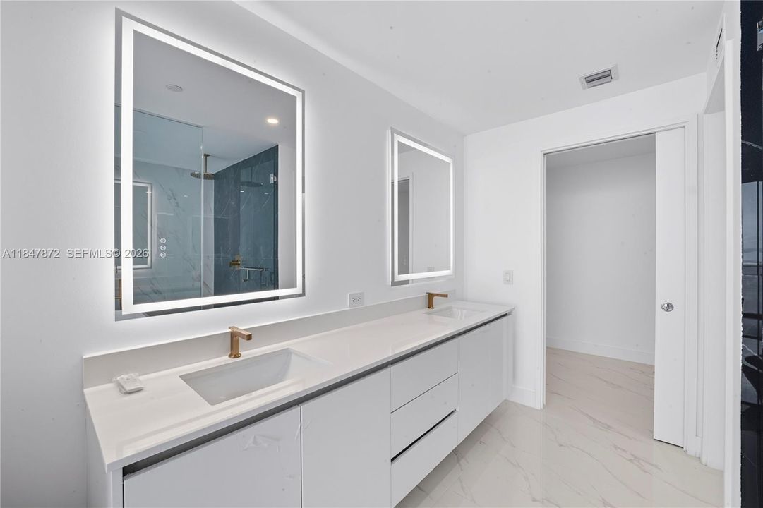 For Sale: $2,149,000 (2 beds, 3 baths, 1792 Square Feet)
