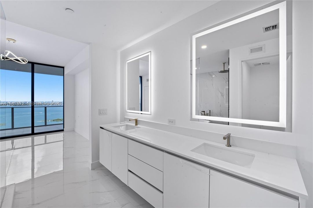 For Sale: $2,149,000 (2 beds, 3 baths, 1792 Square Feet)