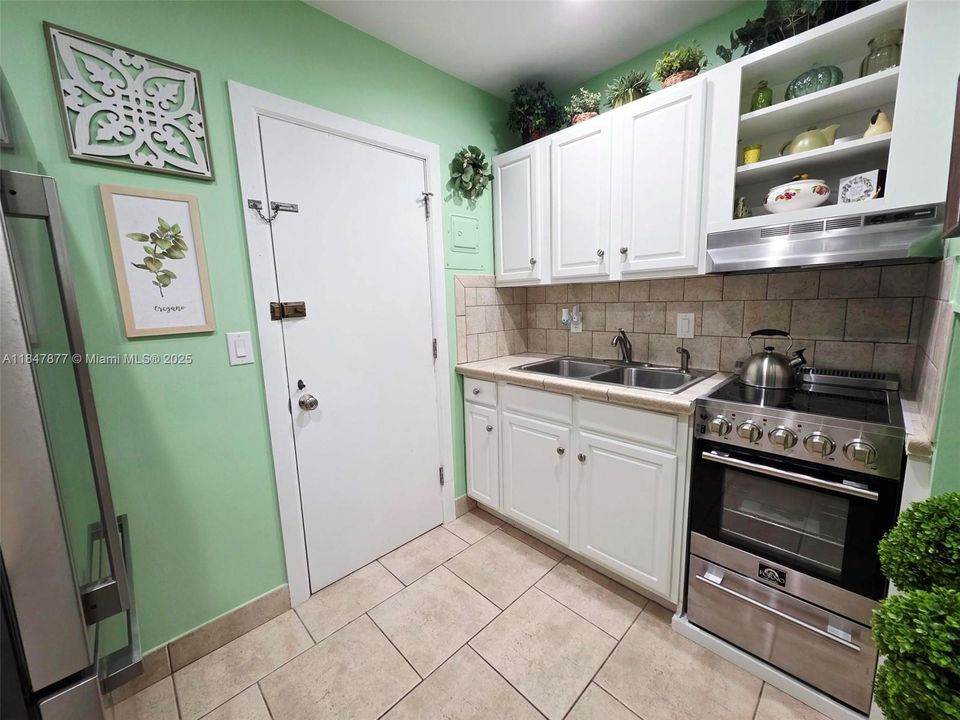 На продажу: $129,000 (1 спален, 1 ванн, 650 Квадратных фут)