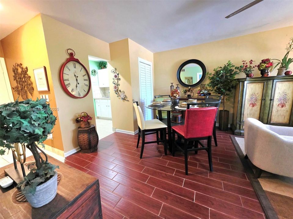 На продажу: $129,000 (1 спален, 1 ванн, 650 Квадратных фут)