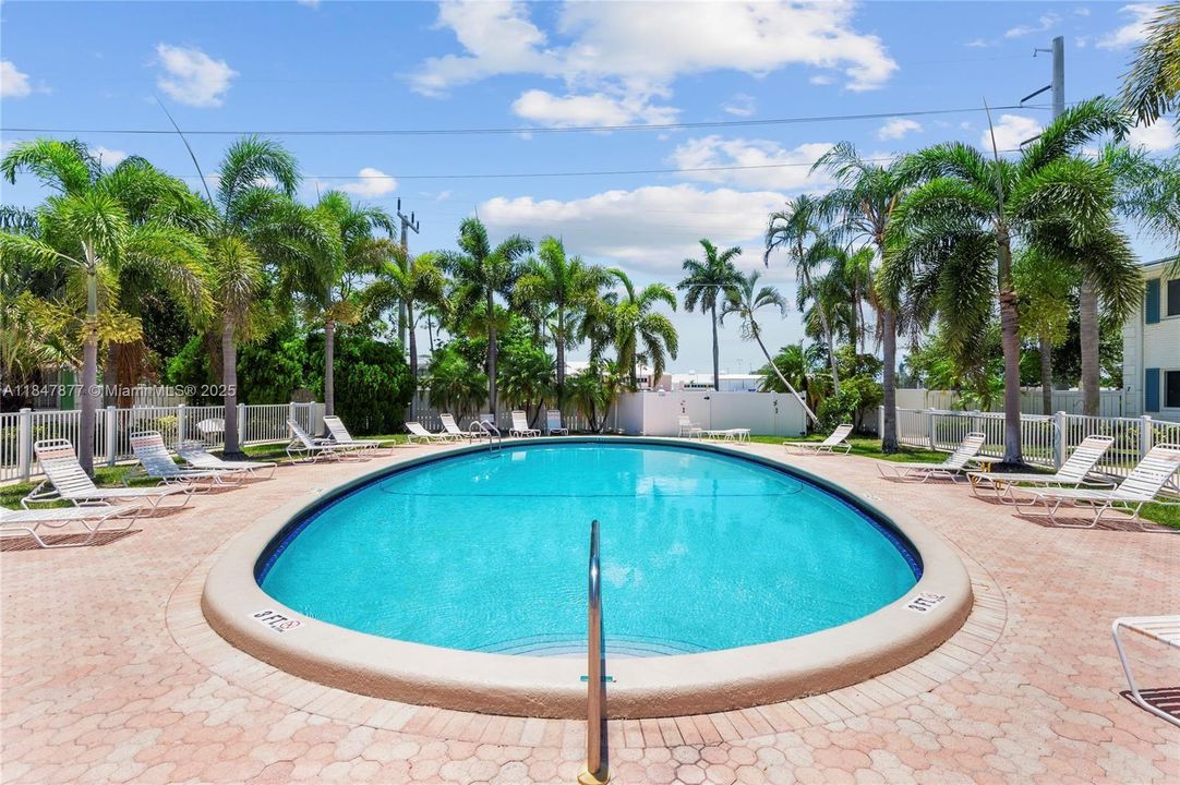 На продажу: $129,000 (1 спален, 1 ванн, 650 Квадратных фут)