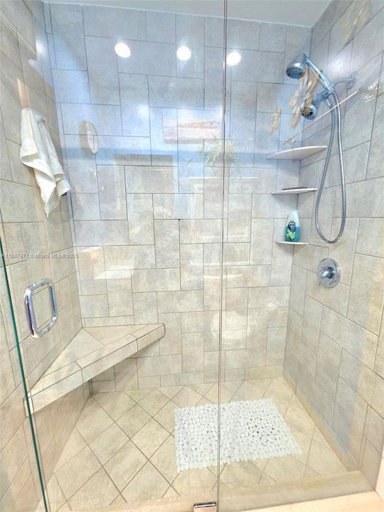 На продажу: $129,000 (1 спален, 1 ванн, 650 Квадратных фут)