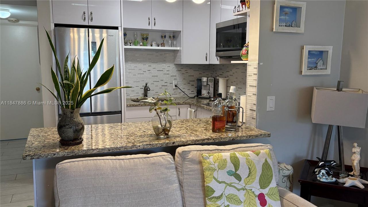 Active With Contract: $1,650 (1 beds, 1 baths, 585 Square Feet)