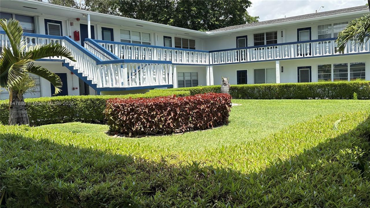 Active With Contract: $1,650 (1 beds, 1 baths, 585 Square Feet)