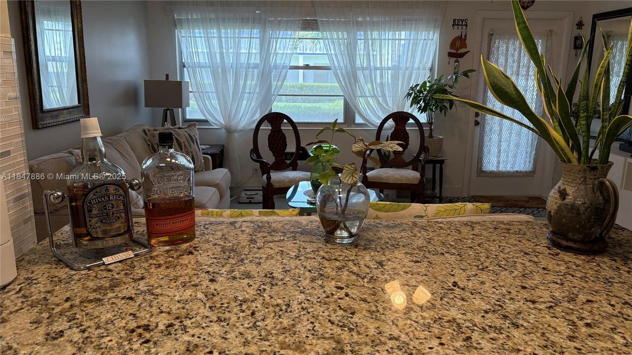 Active With Contract: $1,650 (1 beds, 1 baths, 585 Square Feet)