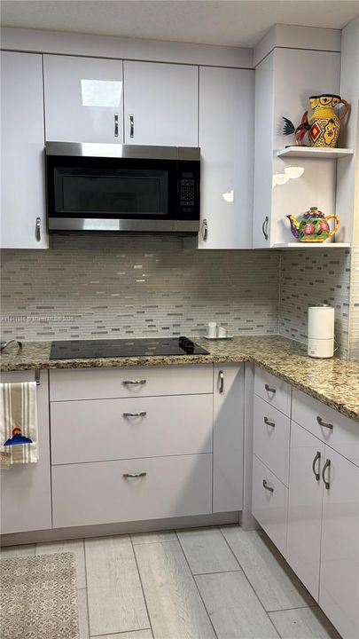 Active With Contract: $1,650 (1 beds, 1 baths, 585 Square Feet)