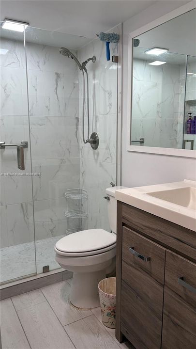 Active With Contract: $1,650 (1 beds, 1 baths, 585 Square Feet)