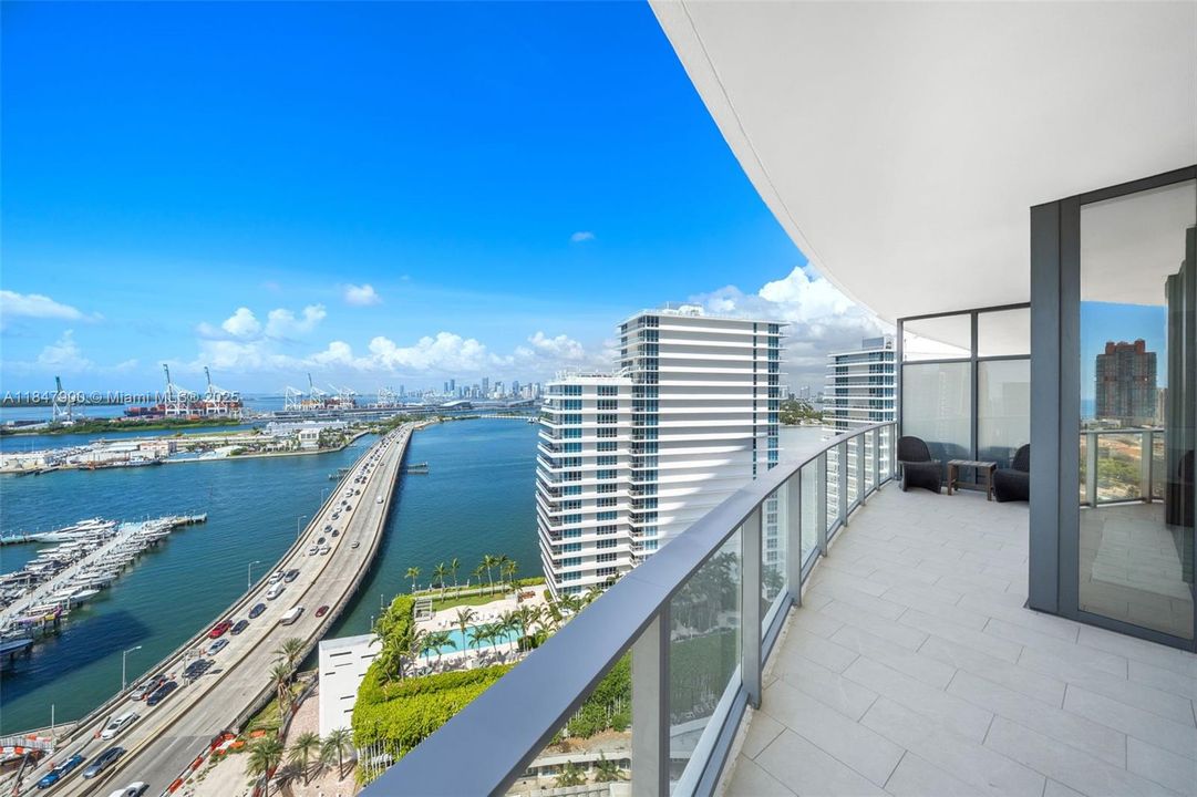 For Sale: $6,825,000 (4 beds, 5 baths, 3521 Square Feet)