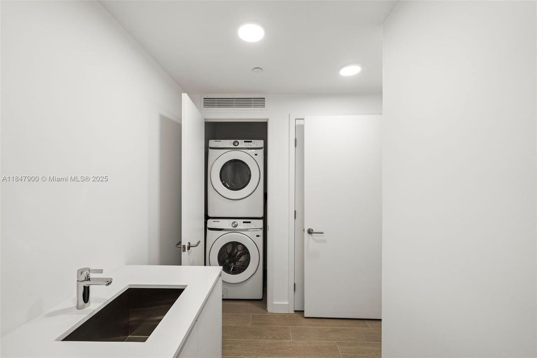 For Sale: $6,825,000 (4 beds, 5 baths, 3521 Square Feet)