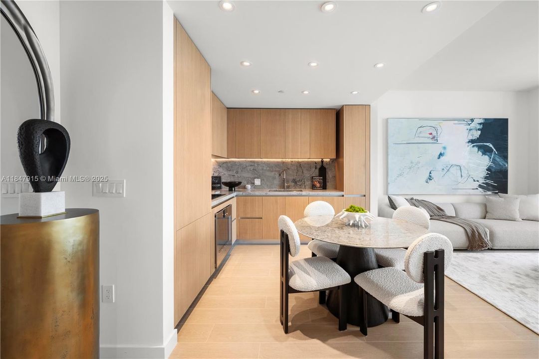 Vendido Recientemente: $1,386,000 (1 camas, 1 baños, 878 Pies cuadrados)