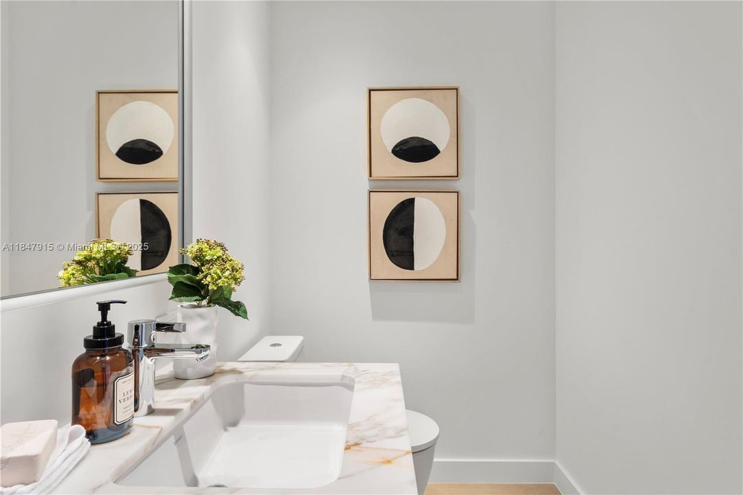 Vendido Recientemente: $1,386,000 (1 camas, 1 baños, 878 Pies cuadrados)